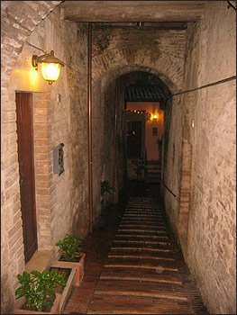 Entrance to Vicolo Etrusco
